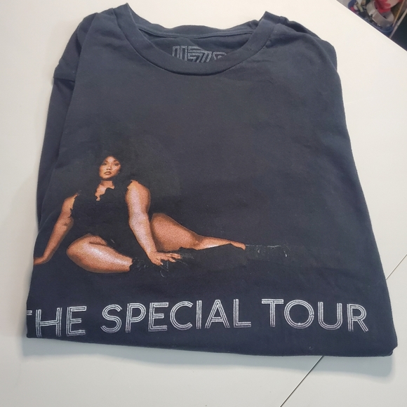 Lizzo Tour Shirt Medium - Picture 8 of 10